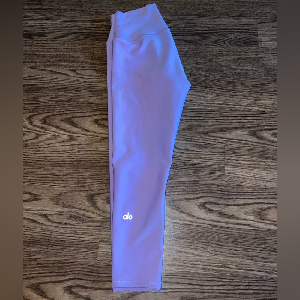 ALO Yoga capris 💜🪻